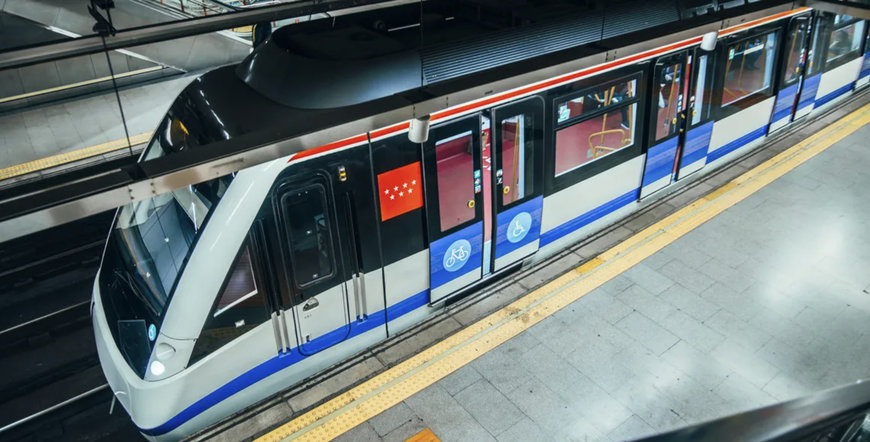 CRTM: La Comunidad de Madrid instala avisadores acústicos y luminosos en todos los trenes de Metro para mejorar la accesibilidad